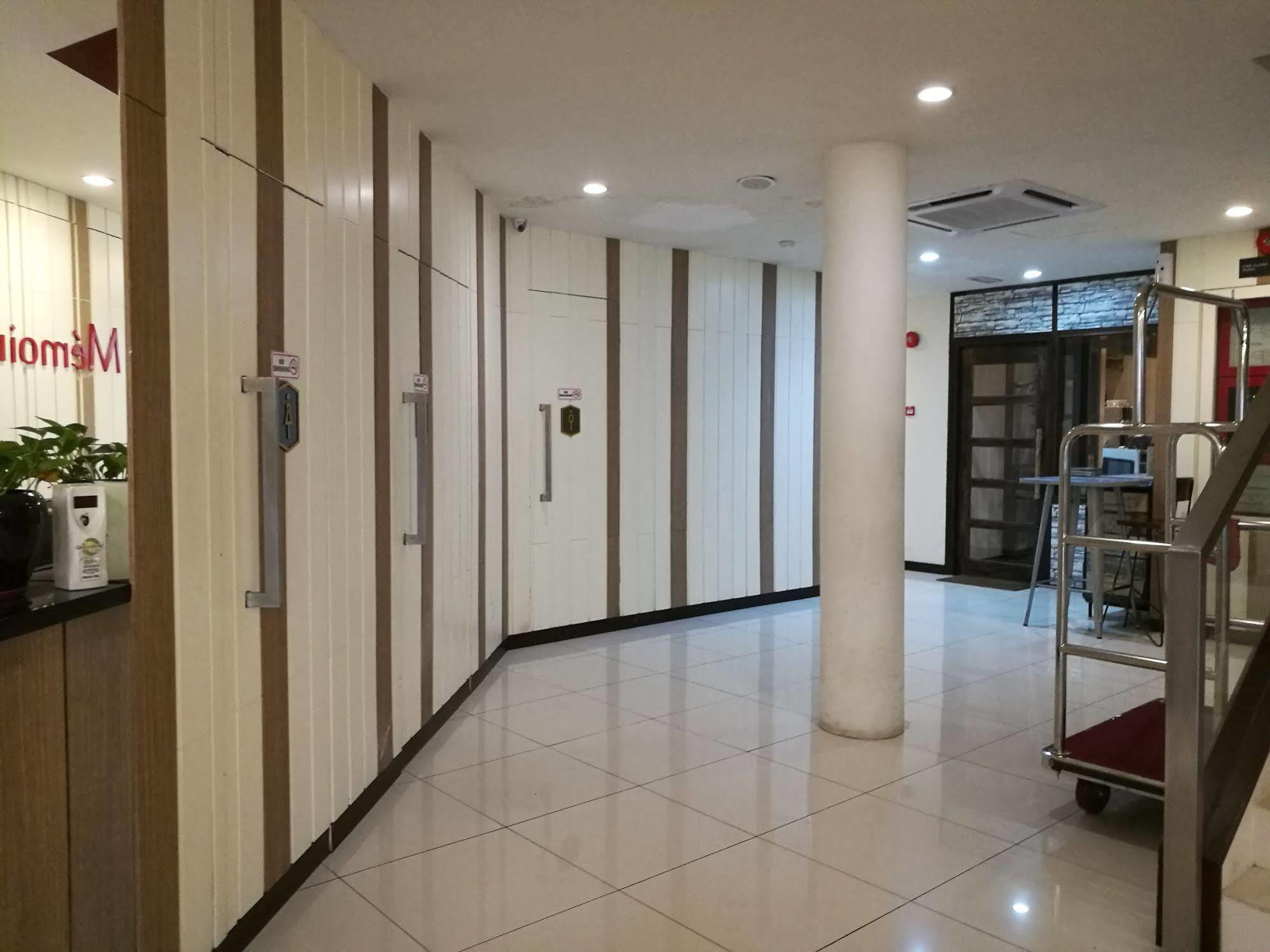 Memoire Hornbill Hotel Kuching Ngoại thất bức ảnh