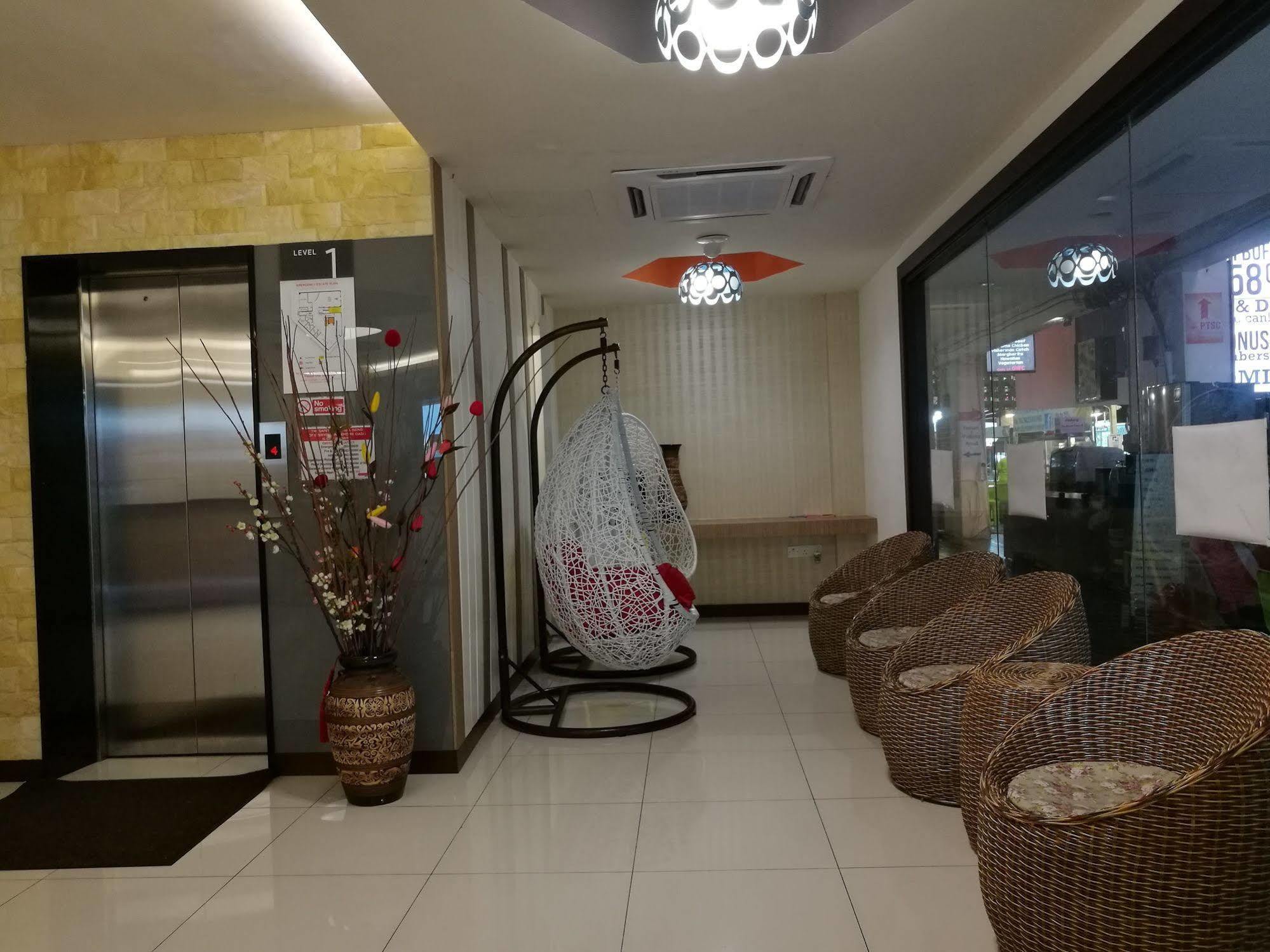 Memoire Hornbill Hotel Kuching Ngoại thất bức ảnh