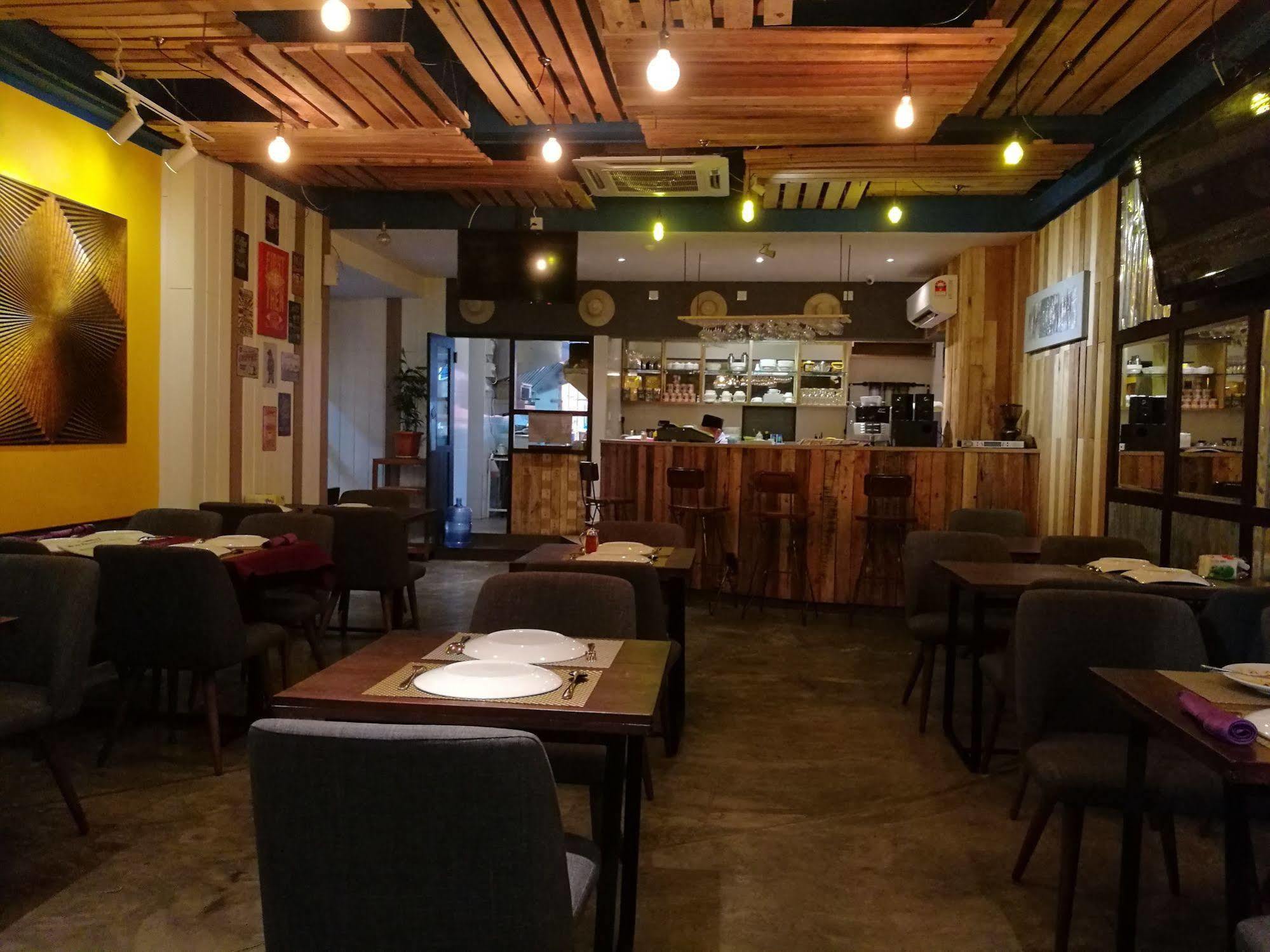 Memoire Hornbill Hotel Kuching Ngoại thất bức ảnh