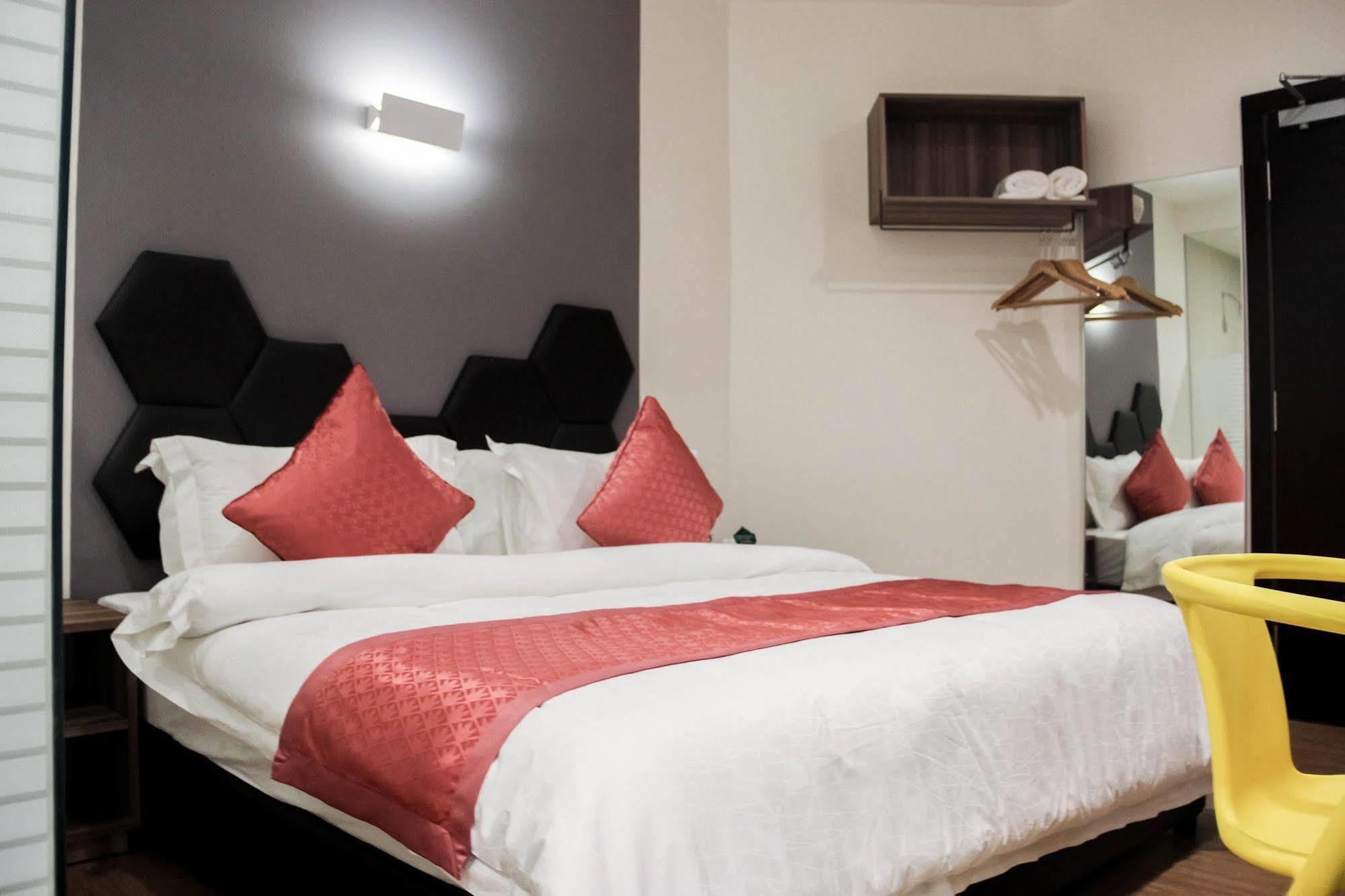 Memoire Hornbill Hotel Kuching Ngoại thất bức ảnh