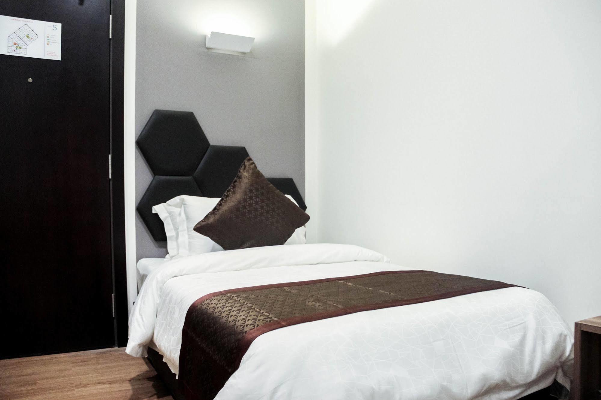 Memoire Hornbill Hotel Kuching Ngoại thất bức ảnh