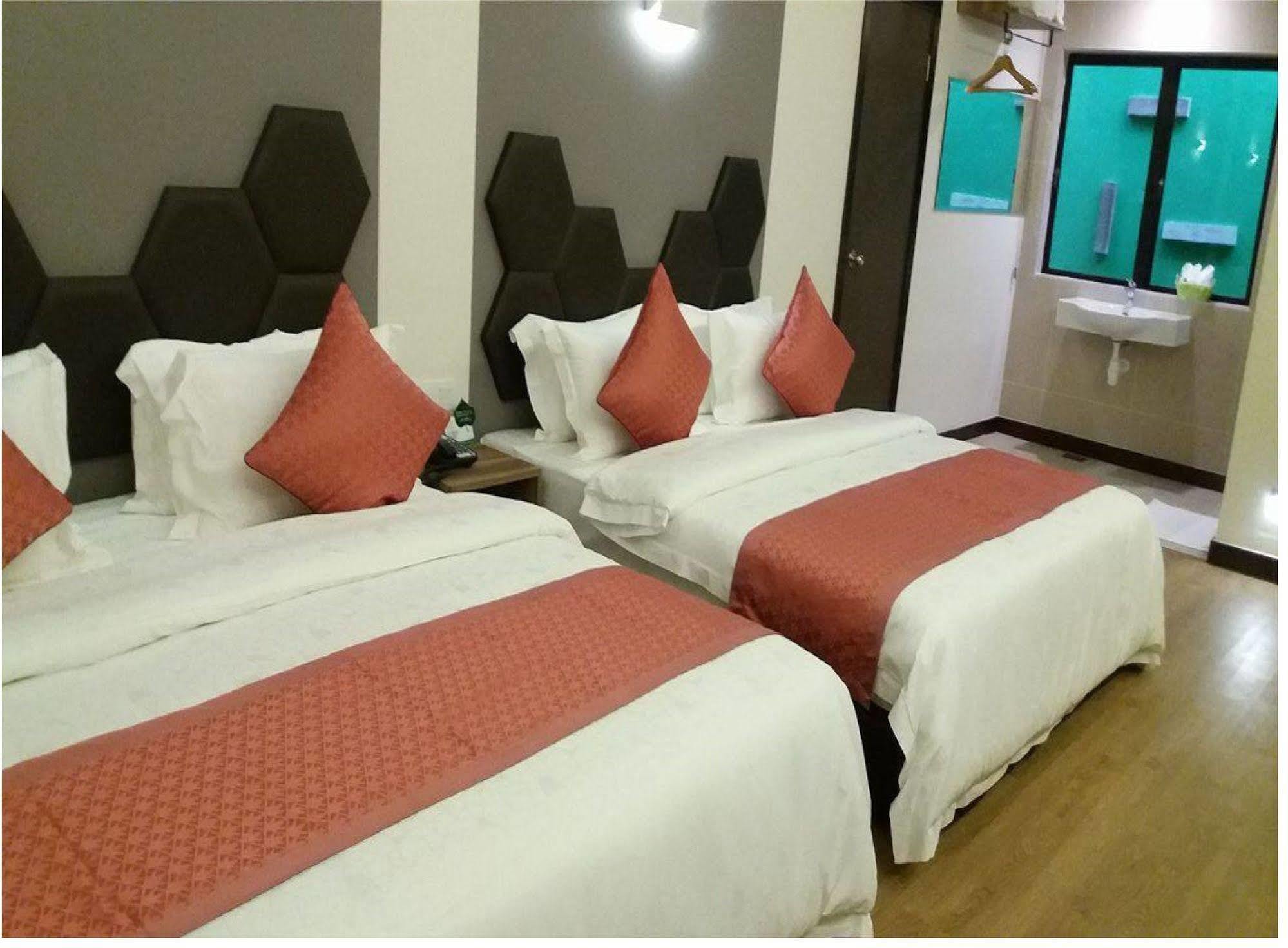 Memoire Hornbill Hotel Kuching Ngoại thất bức ảnh