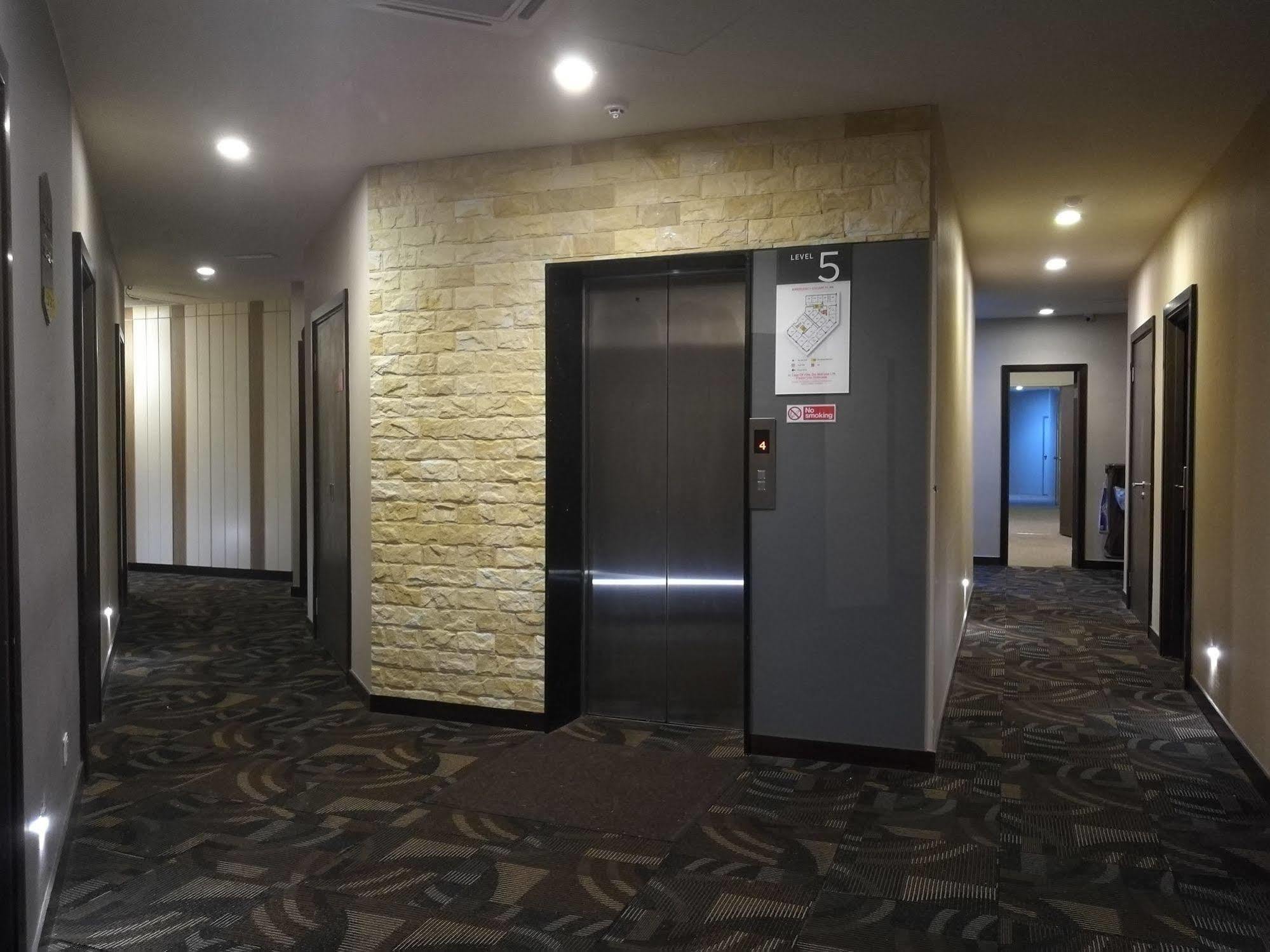 Memoire Hornbill Hotel Kuching Ngoại thất bức ảnh