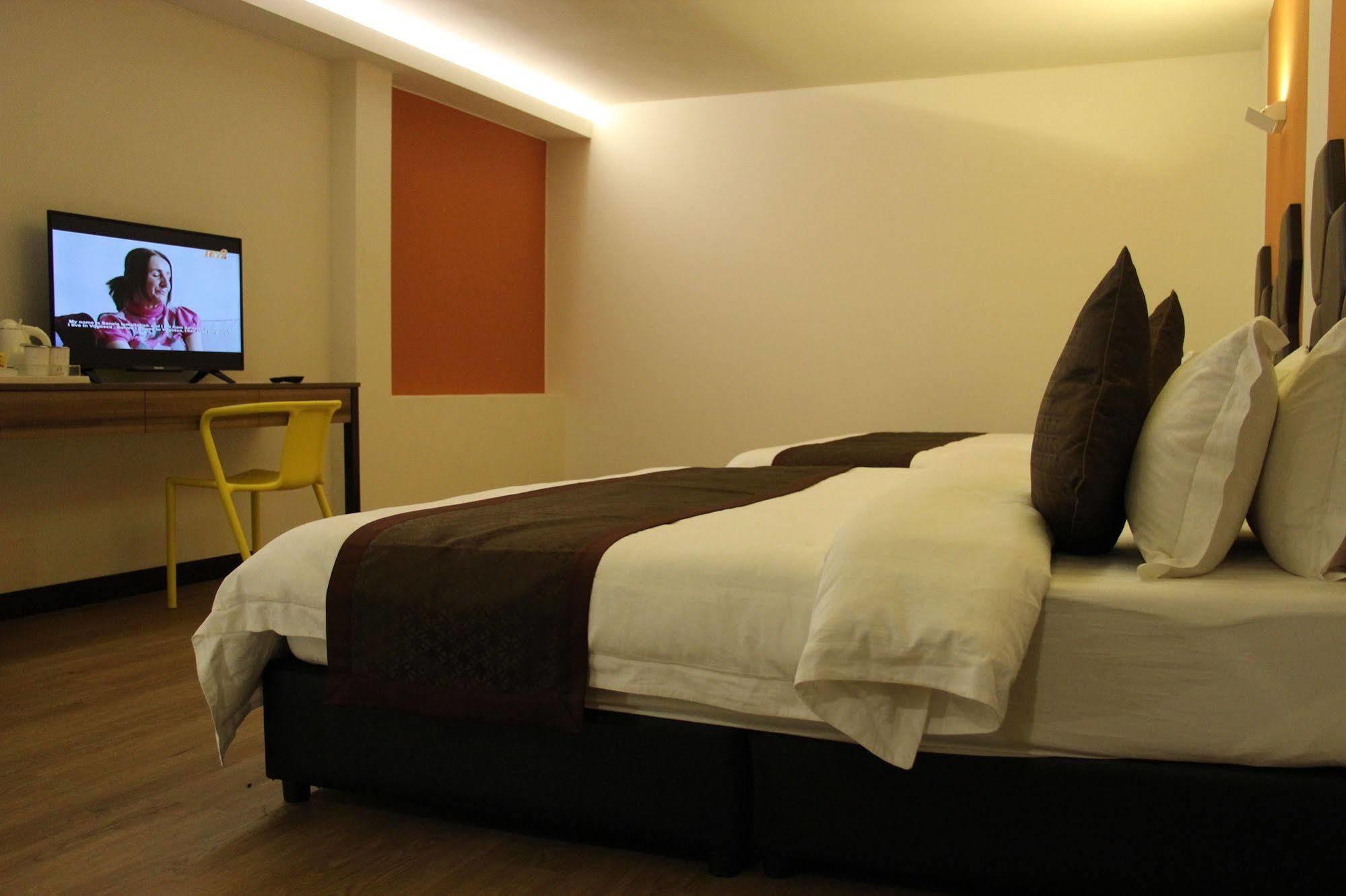 Memoire Hornbill Hotel Kuching Ngoại thất bức ảnh