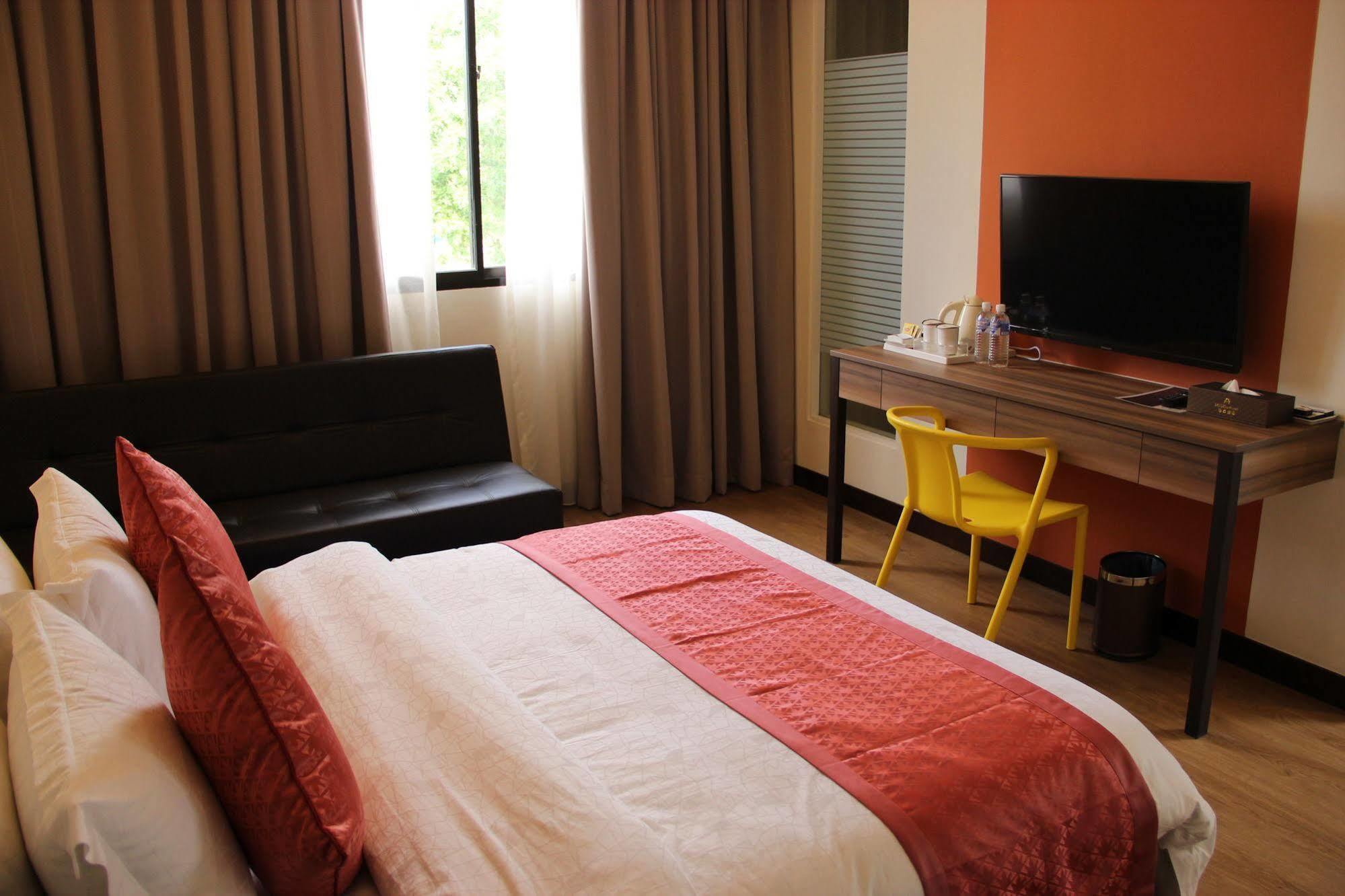 Memoire Hornbill Hotel Kuching Ngoại thất bức ảnh