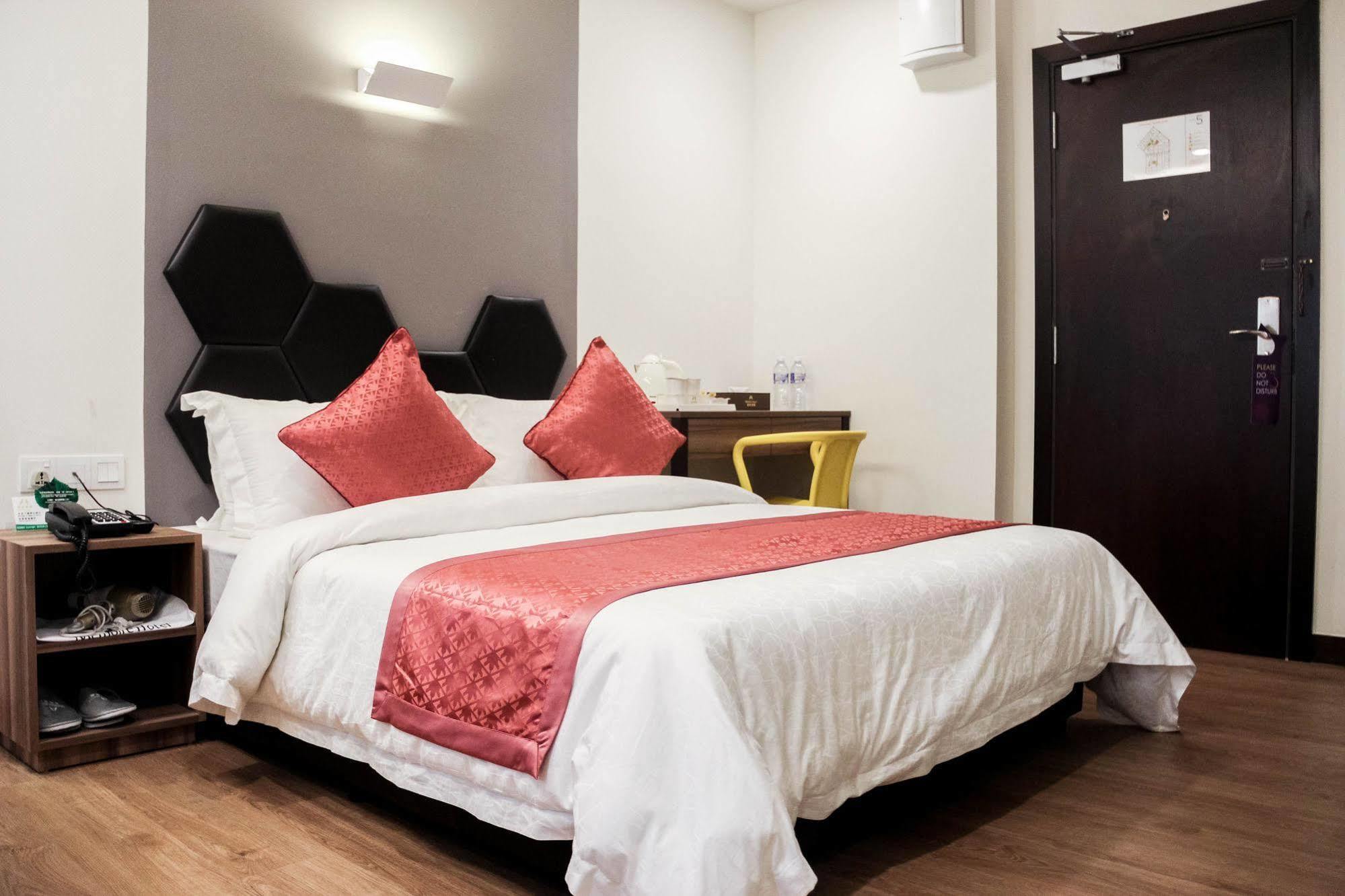Memoire Hornbill Hotel Kuching Ngoại thất bức ảnh
