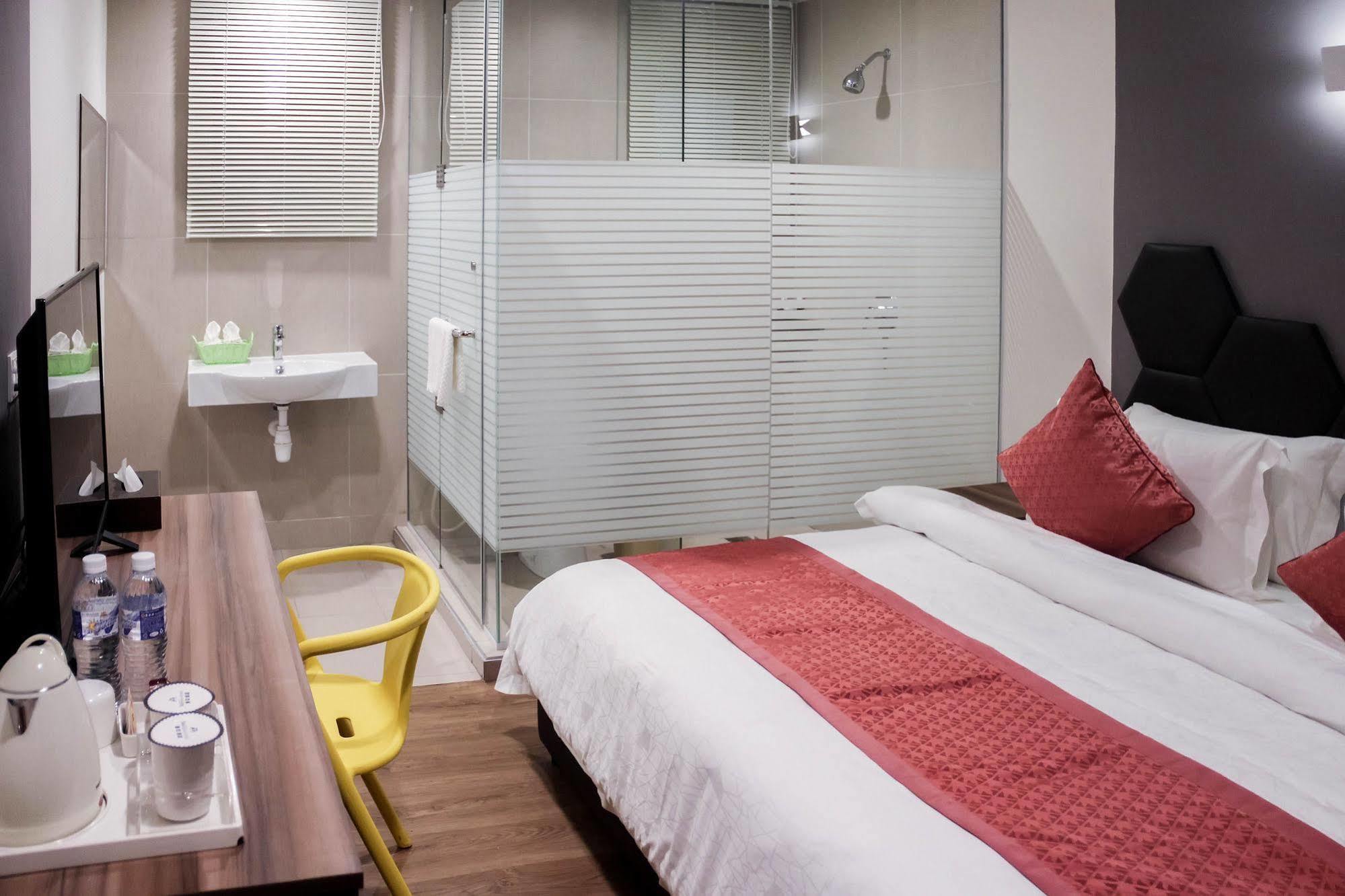 Memoire Hornbill Hotel Kuching Ngoại thất bức ảnh