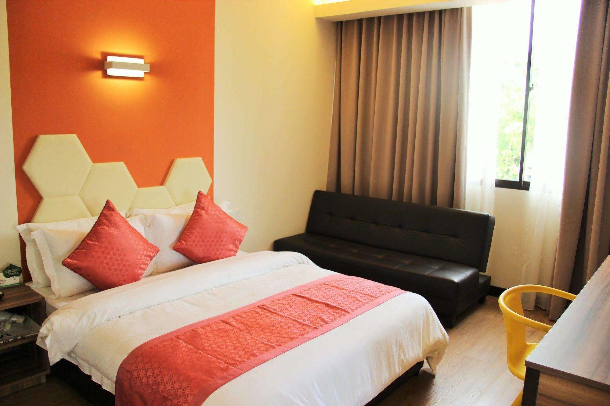 Memoire Hornbill Hotel Kuching Ngoại thất bức ảnh